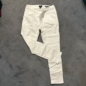 Jones New York white skinny jeans
